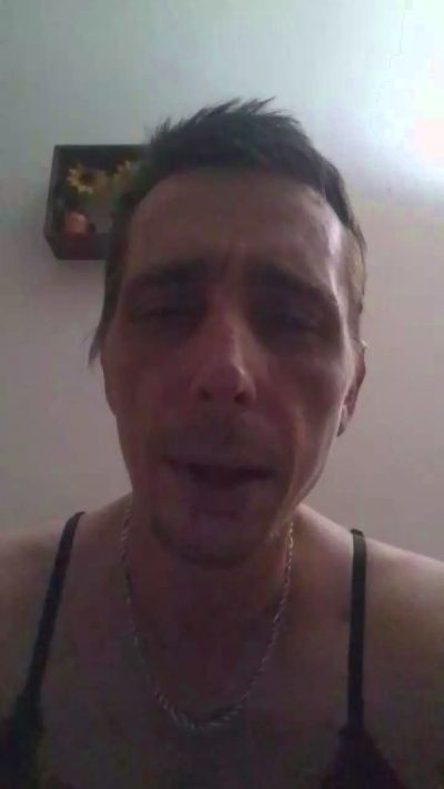 fefe1981 live cam on Cam4