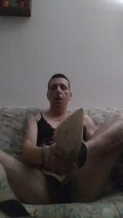 fefe1981 live cam on Cam4
