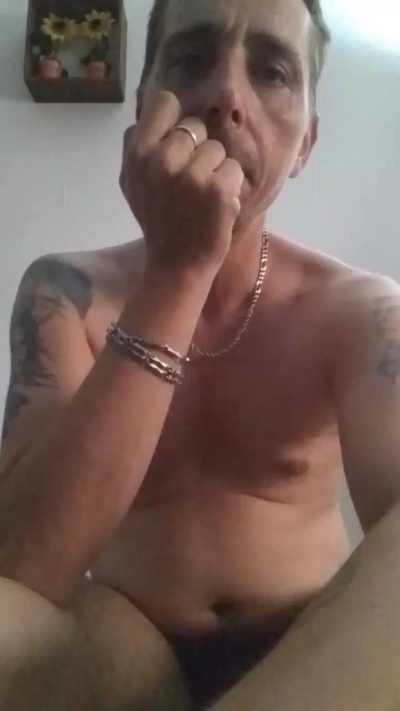 fefe1981 live cam on Cam4