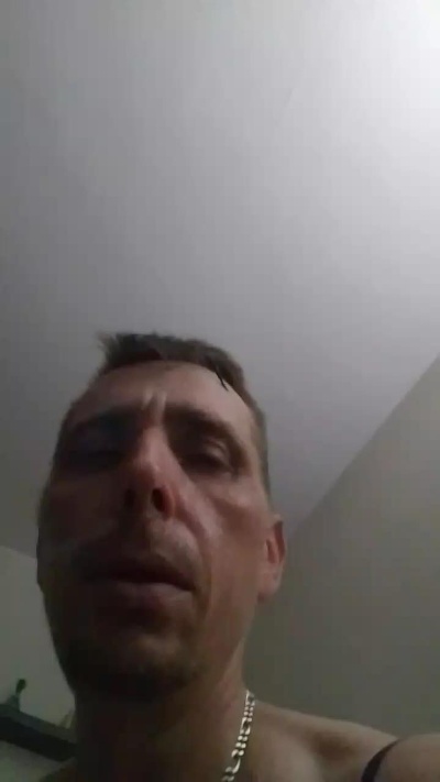 fefe1981 live cam on Cam4