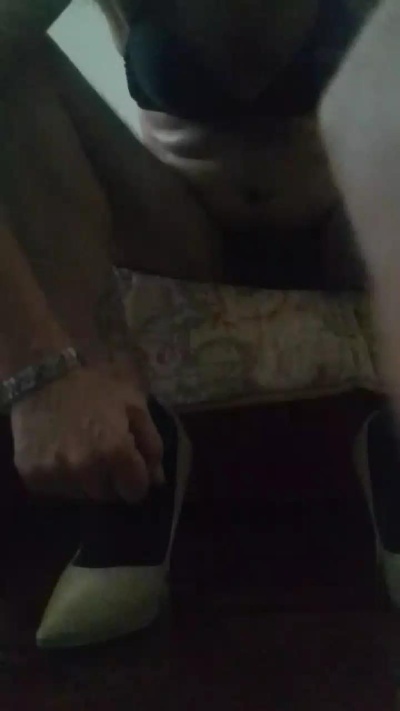 fefe1981 live cam on Cam4