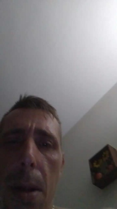 fefe1981 live cam on Cam4
