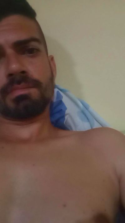felipevoyeur live cam on Cam4