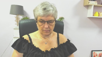 femmeIRIS live cam on Cam4