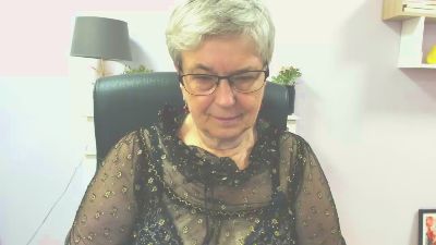 femmeIRIS live cam on Cam4