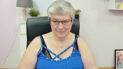 femmeIRIS live cam on Cam4