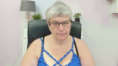 femmeIRIS live cam on Cam4