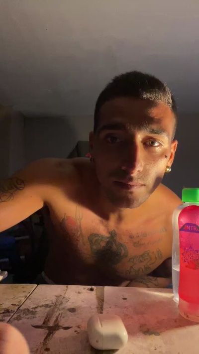 ferreralbertca1 live cam on Cam4