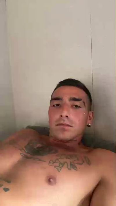 ferreralbertca1 live cam on Cam4