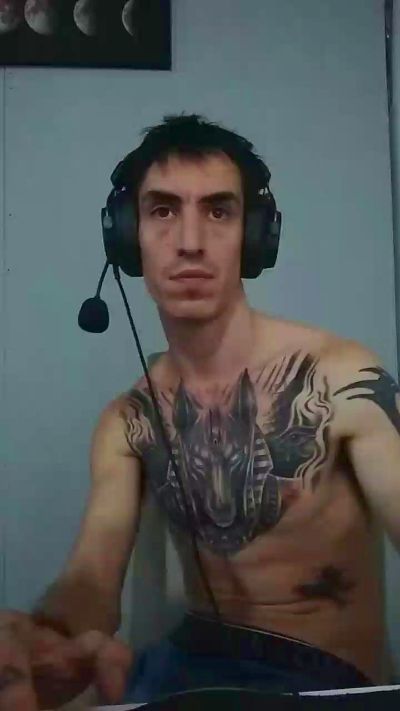 fighterguy1 live cam on Cam4