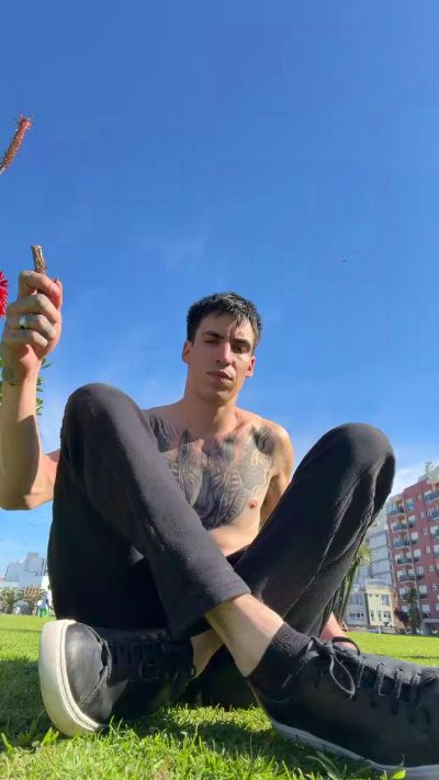 fighterguy1 live cam on Cam4