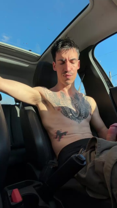 fighterguy1 live cam on Cam4