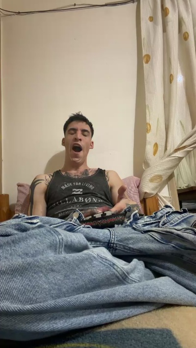 fighterguy1 live cam on Cam4