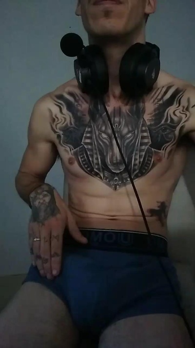 fighterguy1 live cam on Cam4
