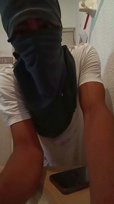 flakitho2 live cam on Cam4