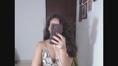 flora_oxig live cam on Cam4