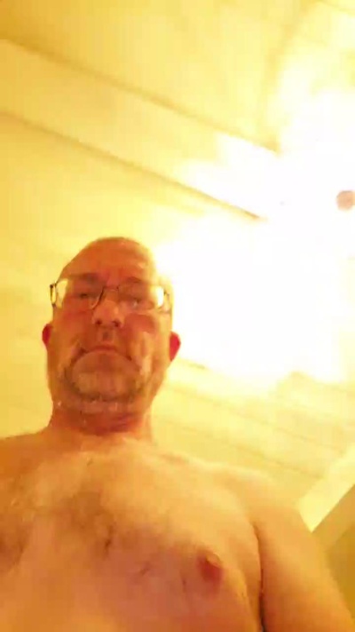 floydthedog live cam on Cam4