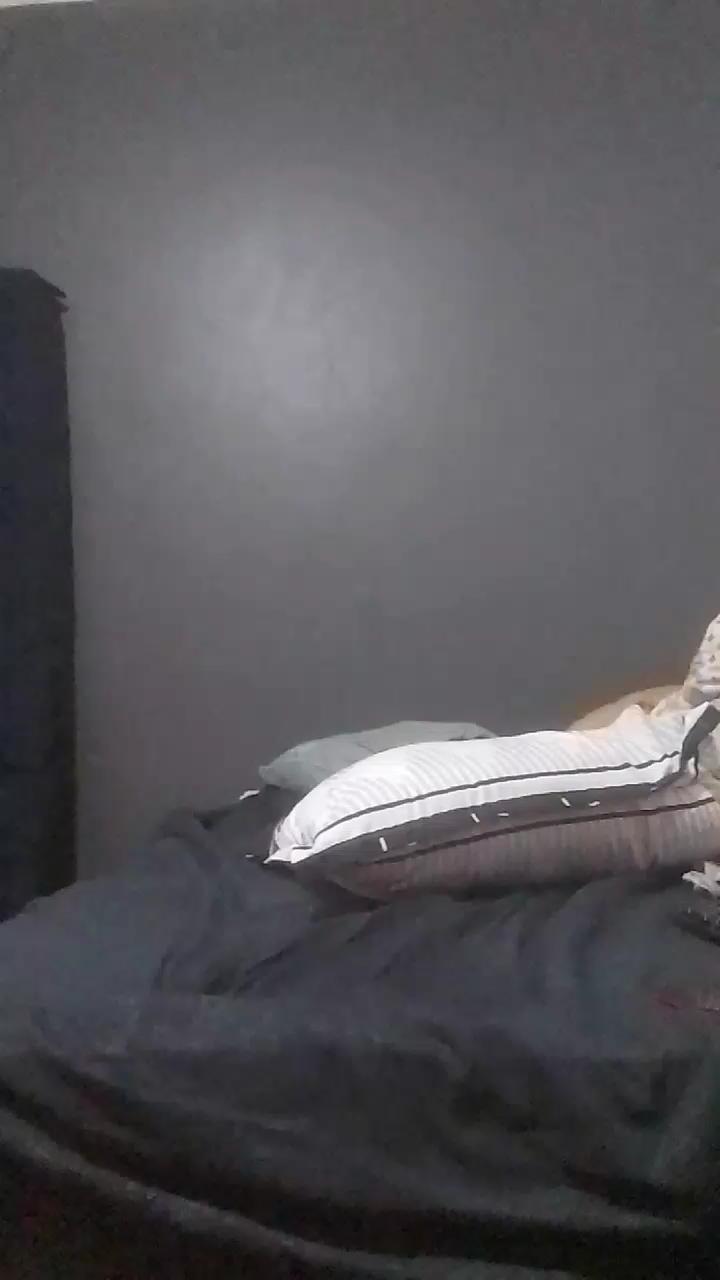 foyler85 live cam on Cam4