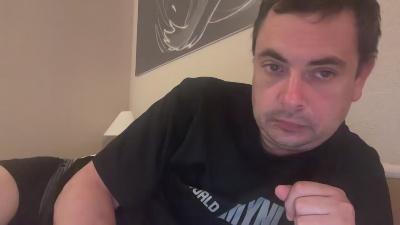 freddy022 live cam on Cam4