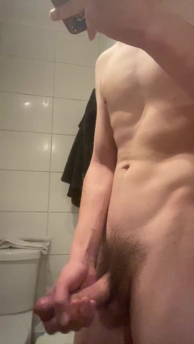 freecumguy19 live cam on Cam4