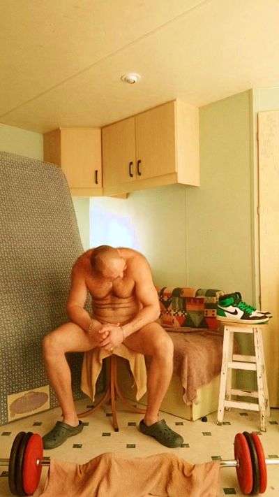 frenchyboyy44 live cam on Cam4