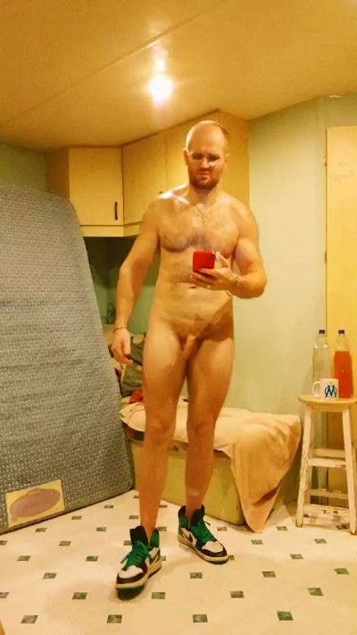 frenchyboyy44 live cam on Cam4