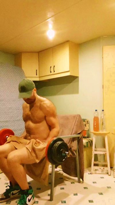 frenchyboyy44 live cam on Cam4