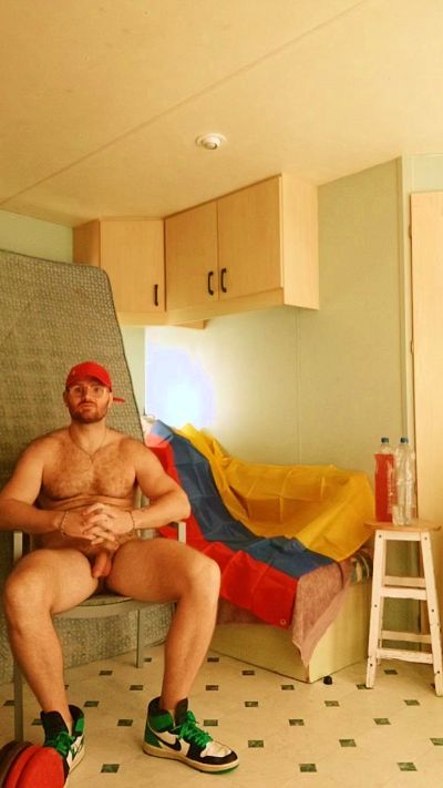 frenchyboyy44 live cam on Cam4