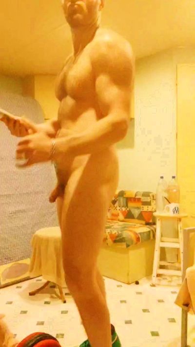 frenchyboyy44 live cam on Cam4