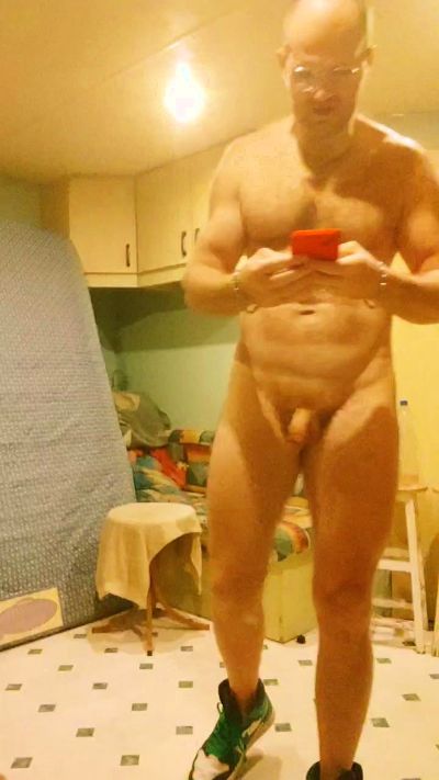 frenchyboyy44 live cam on Cam4