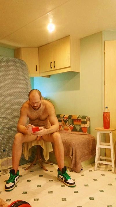 frenchyboyy44 live cam on Cam4