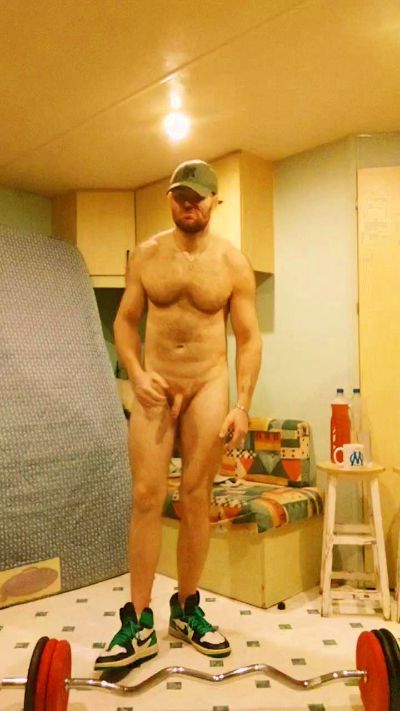 frenchyboyy44 live cam on Cam4