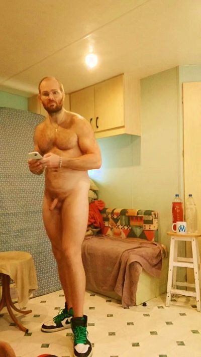 frenchyboyy44 live cam on Cam4