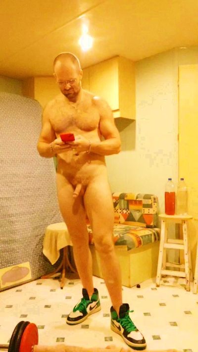 frenchyboyy44 live cam on Cam4