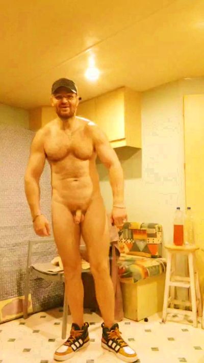 frenchyboyy44 live cam on Cam4