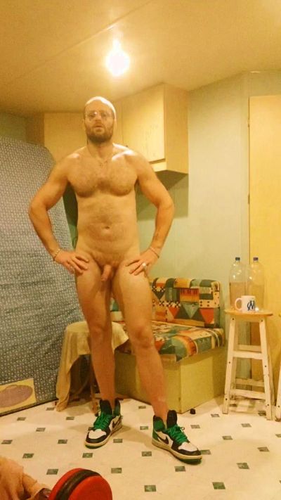 frenchyboyy44 live cam on Cam4