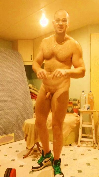 frenchyboyy44 live cam on Cam4