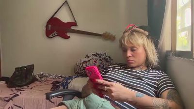 frierenhott live cam on Cam4