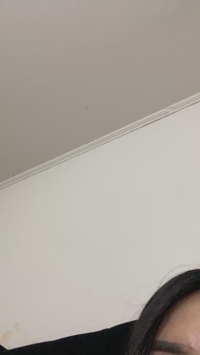fruti_hot live cam on Cam4