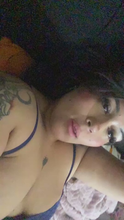 fruti_hot live cam on Cam4