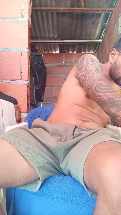 fuckboy_bbc live cam on Cam4