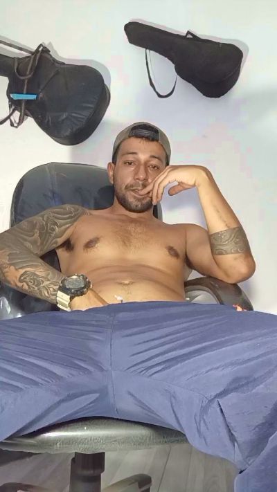 fuckboy_bbc live cam on Cam4