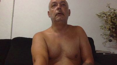 futbolin84 live cam on Cam4