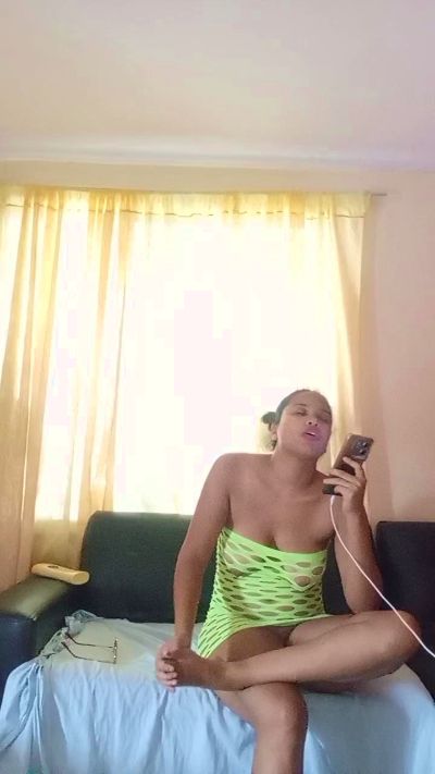 gabriela2821 live cam on Cam4