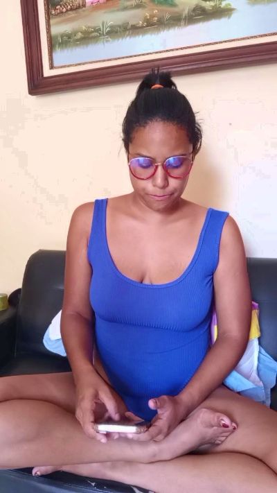 gabriela2821 live cam on Cam4
