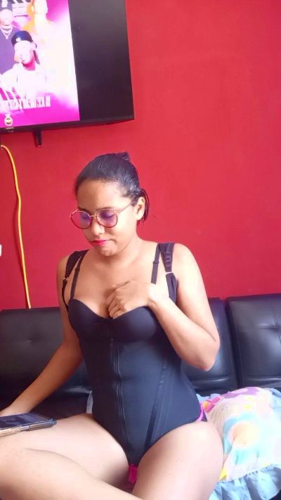 gabriela2821 live cam on Cam4