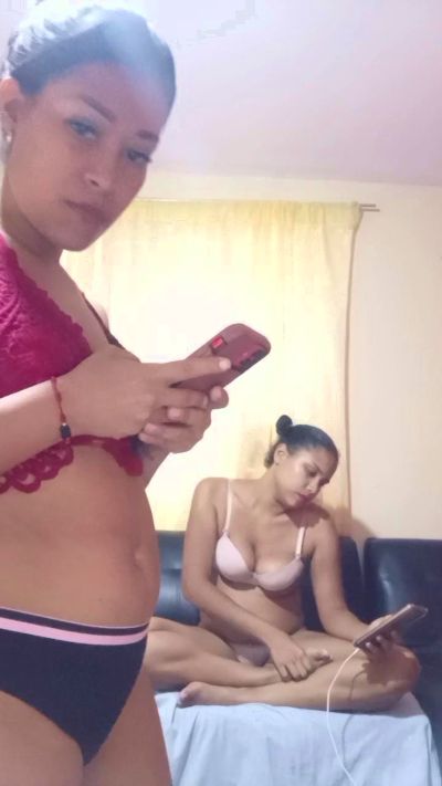 gabriela2821 live cam on Cam4