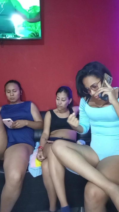 gabriela2821 live cam on Cam4