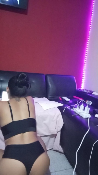 gabriela2821 live cam on Cam4