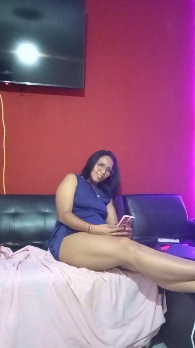gabriela2821 live cam on Cam4